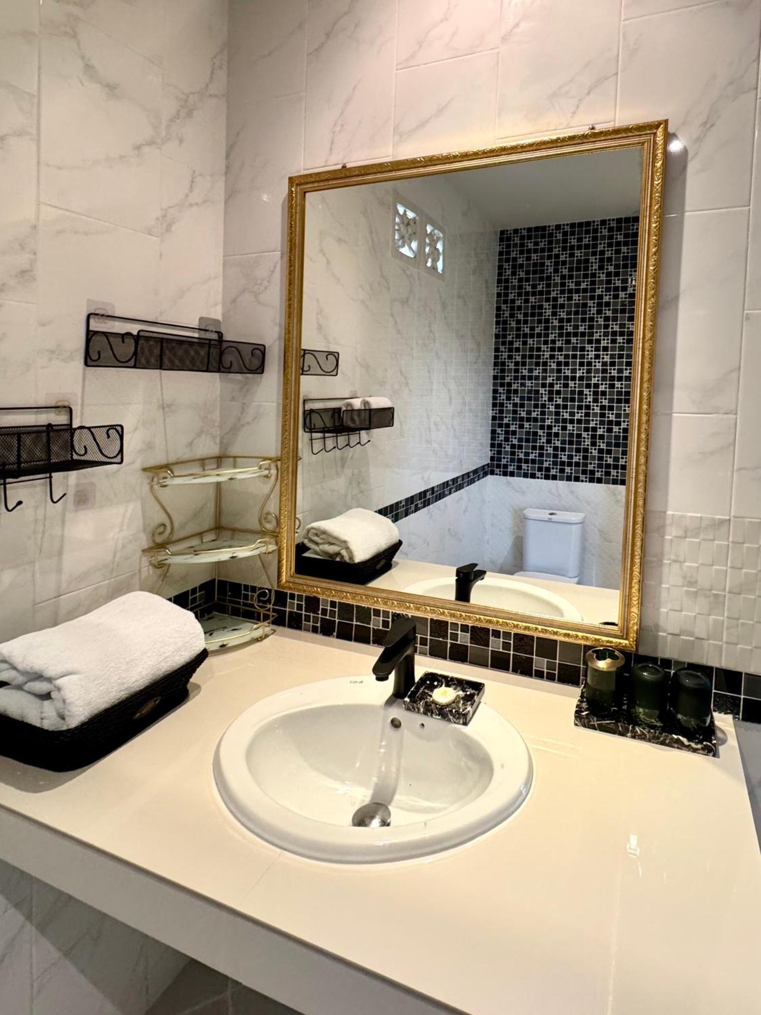 Klong Muang Beach Apartment Ngoại thất bức ảnh